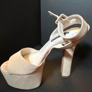 Alice + Olivia Beige Platform Heels